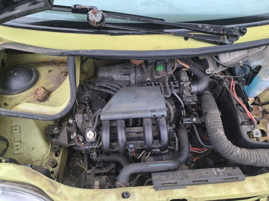 Рено Туинго 1.2 на части !