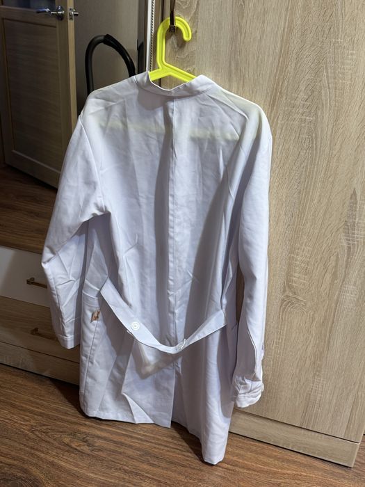 2 медицинских халата + шапочка