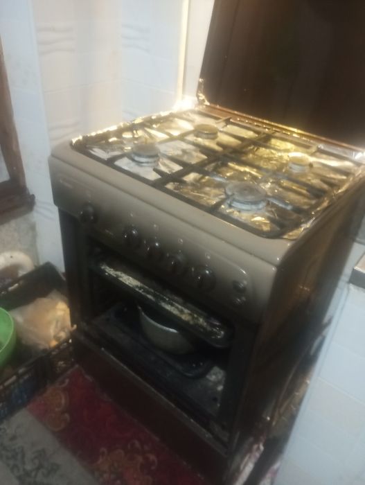 Gaz plita eski ,holati eshigi dagi oynasi singan dxopkasini eshigi ..