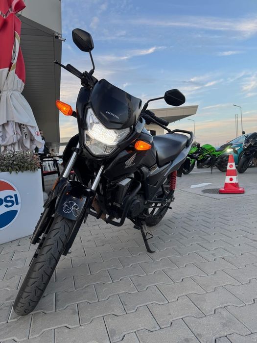 Vând HONDA CB125F
