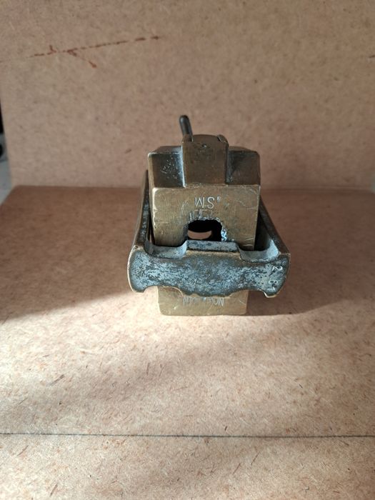 Presă chiuveta tehnica dentară.