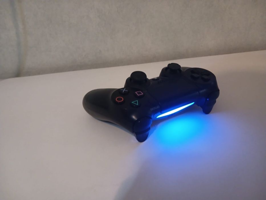 СРОЧНО ПРОДАЕТСЯ ps4 в хорошем состоянии