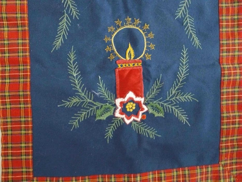 Каре/тишлайфер и кърпи/салфетки с бродерия коледни