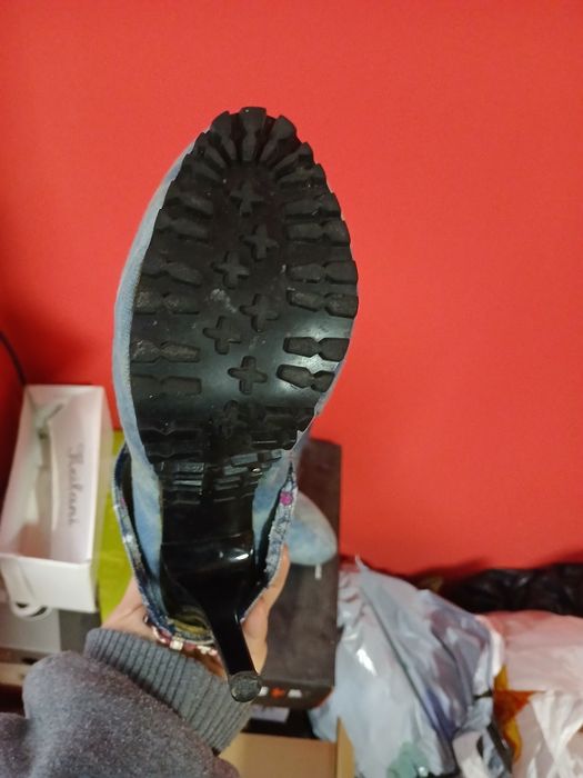 Различни дамски боти ,ботуши и обувки