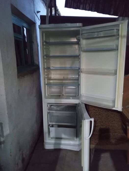 Продаю холодильник Indezid не дорого