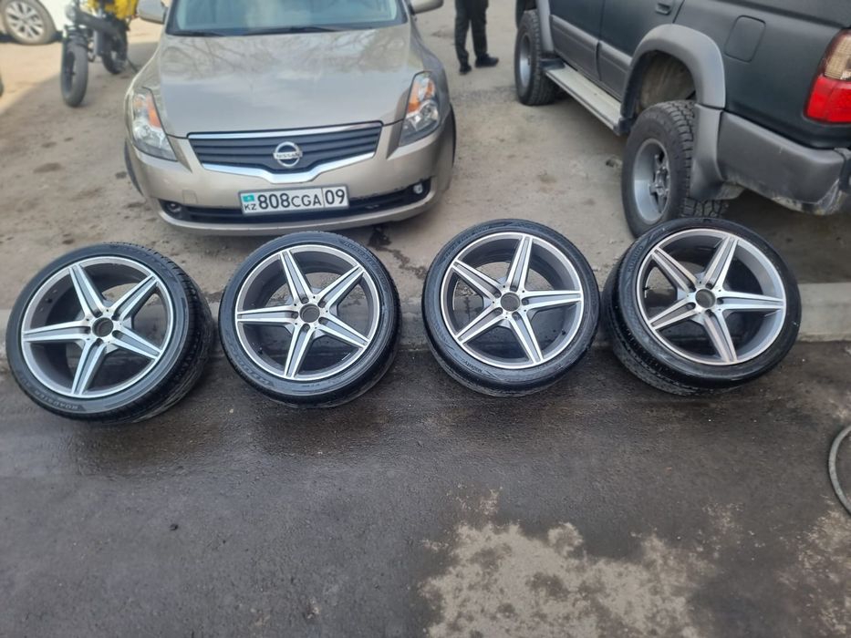 Оригинальные диски AMG с резинами