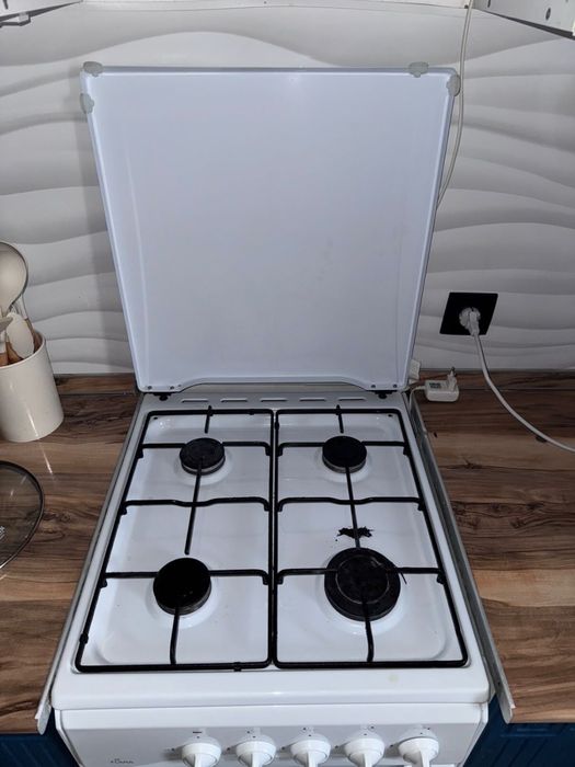 Продам газовую плиту