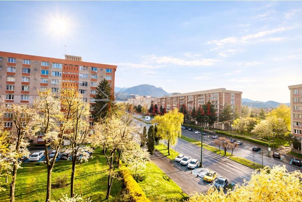Închiriez apartament