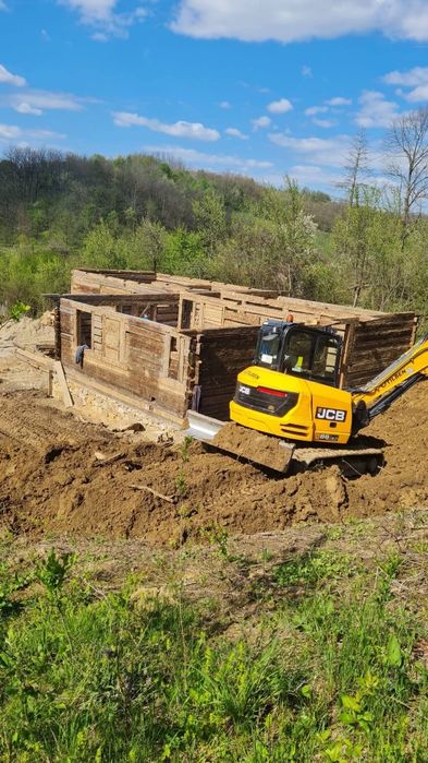 Teren mare cu casă relocată