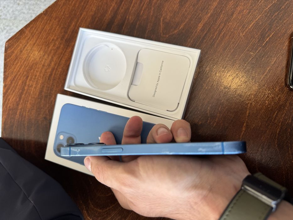 Продам телефон Айфон 13 256Gb