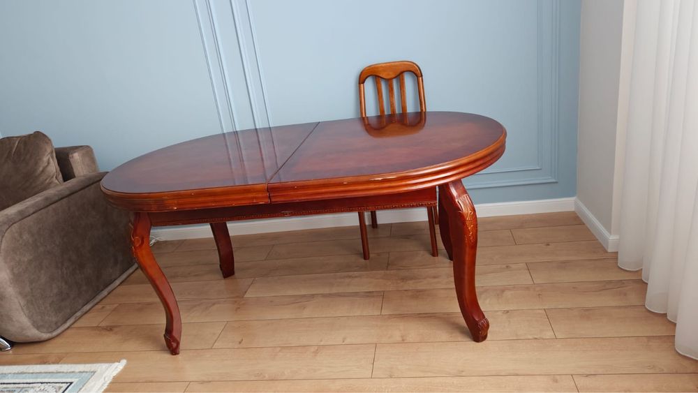 Продам обеденный стол