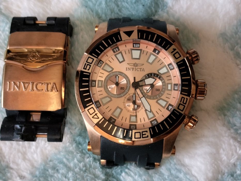 Продается часы Invicta в очень хорошем состоянии почти не ношен