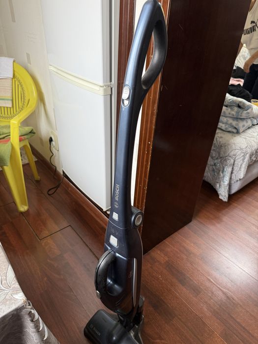 Вертикальный пылесос BOSH, в нерабочем состоянии!