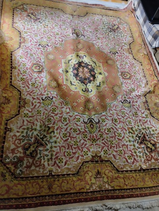 Vand patru mochete și covor persan