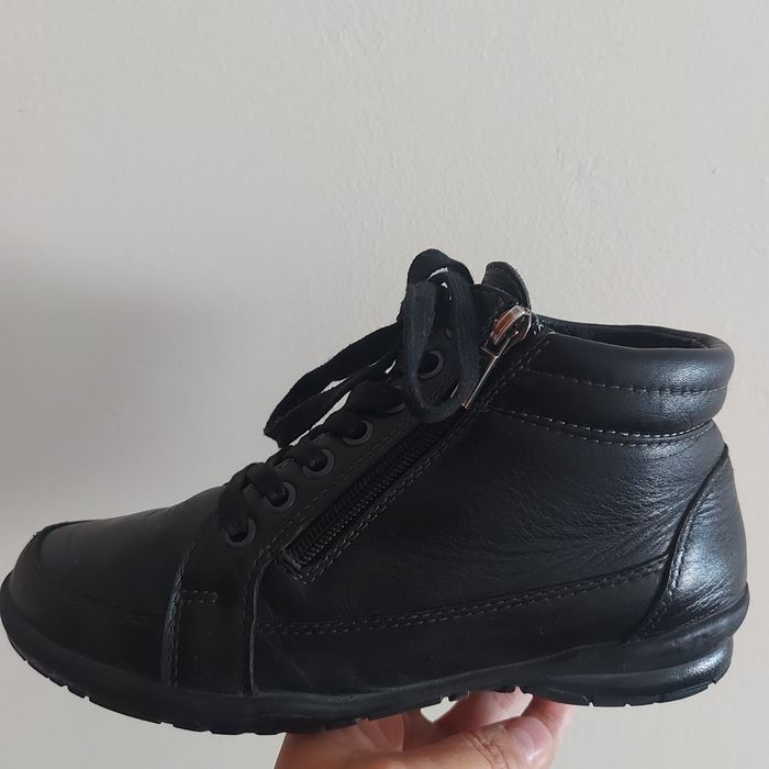 Продаются осенние ботинки