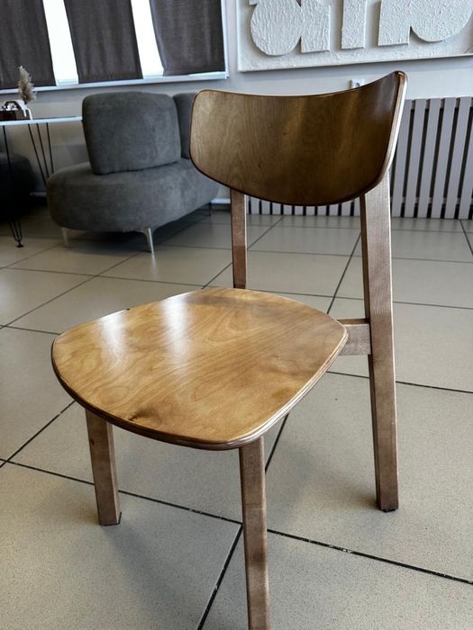 Стол со стульями