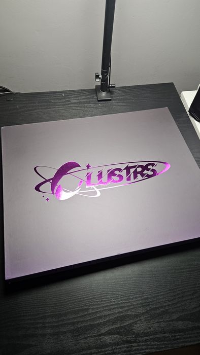 Mousepad Sticlă Ediție Limitată Clustrs Astra’s Gaze (Glass Pad, ca nou)