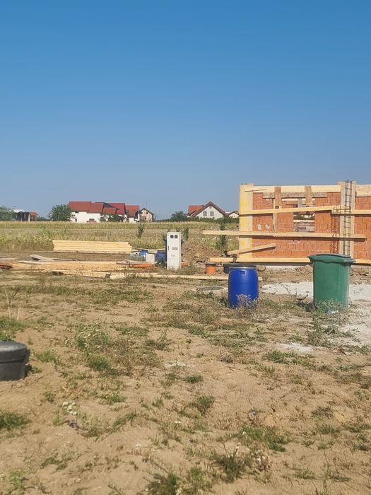 Vând teren intravilan locuri de case