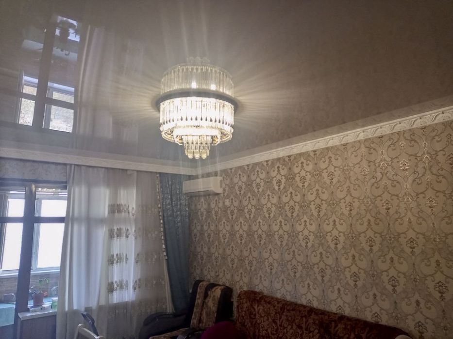 Srochna 4 xonali kvartira sotiladi.