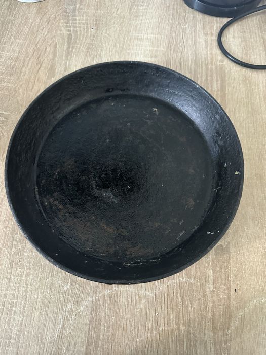 Продам чугунную сковородку