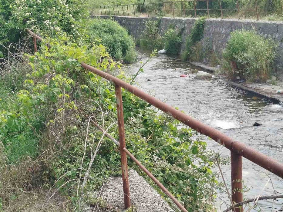 Продавам къща в с. Сестримо