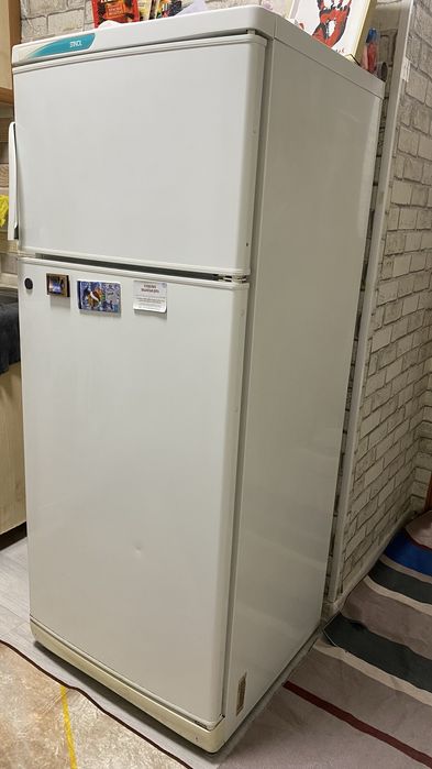 Продам холодильник. Хорошо работает, морозит