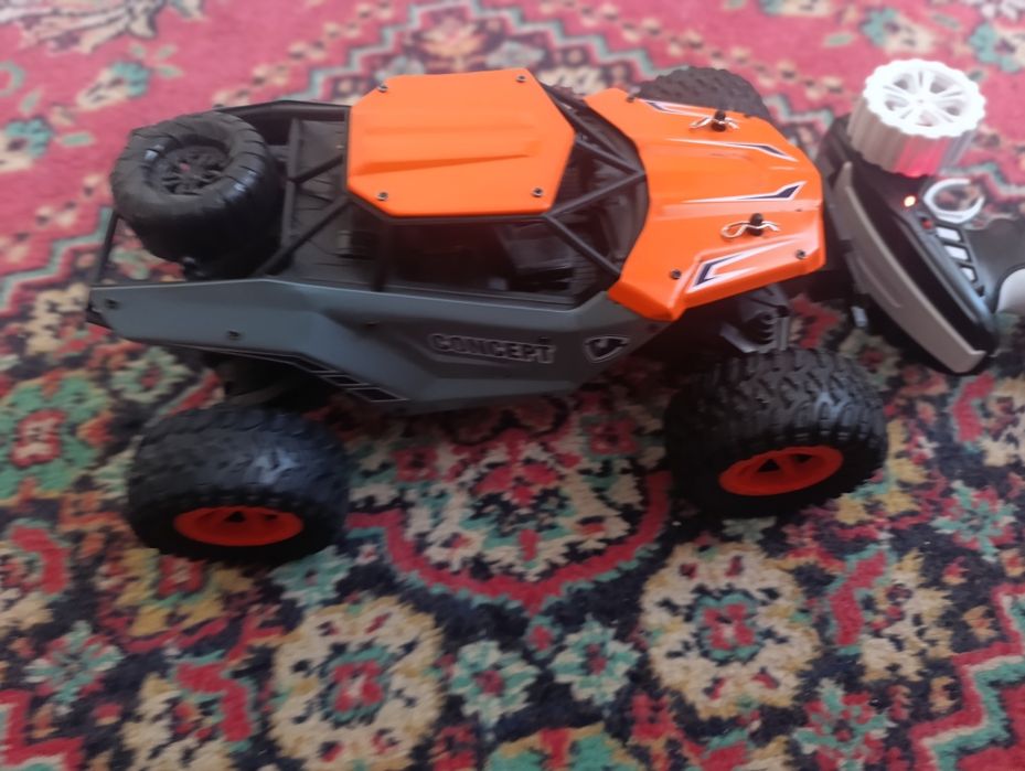 Продам радиоуправляемую машинку