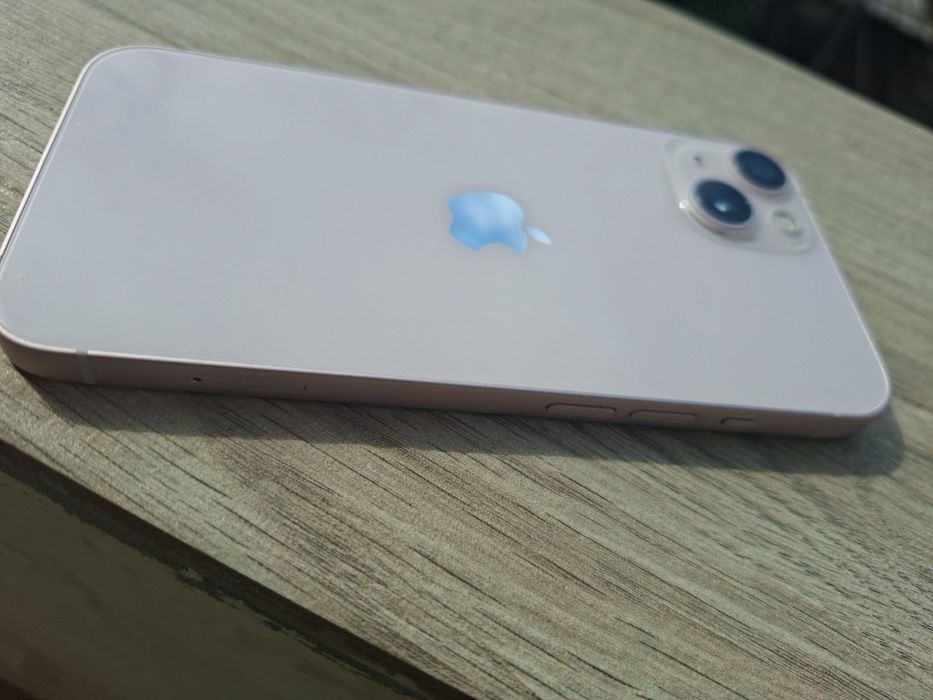Продавам iPhone 13