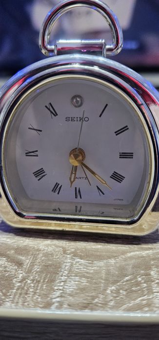 Seiko de masă cu alarmă