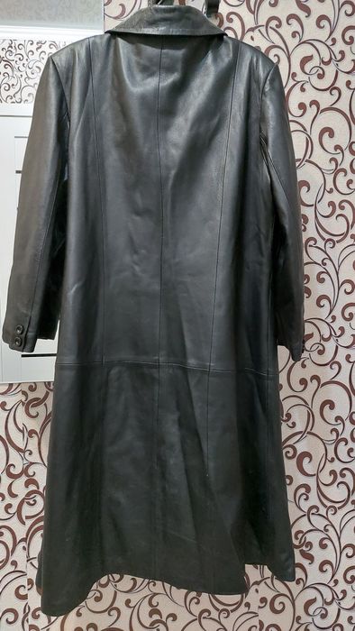 Продам женский кожаный плащ. Уступлю