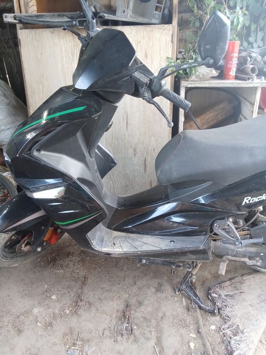 Продам срочно скутер