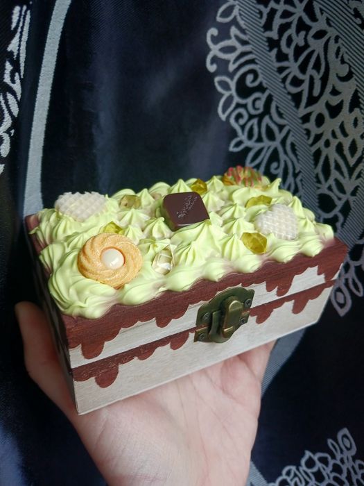 Cutie lucrata manual in stil desert hand-made