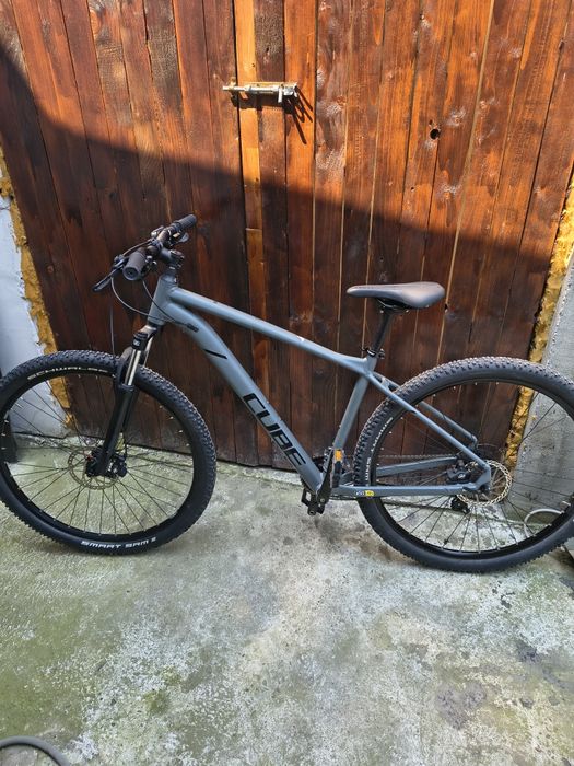 Vând bicicleta cube În stare bună are roți 29 și frâne pe ulei
