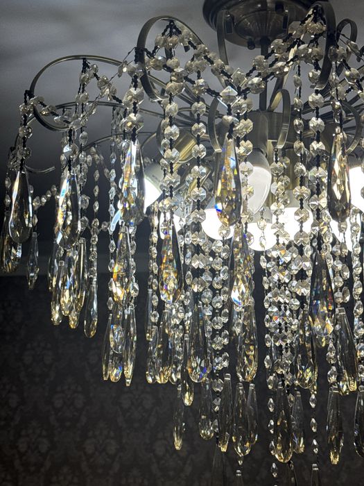 Продаю люстру срочно