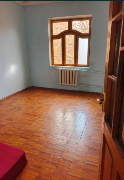 Продается 3/5/5 на массиве Ахмад Югнакий , без ремонта 
Общ пл78 м2
64