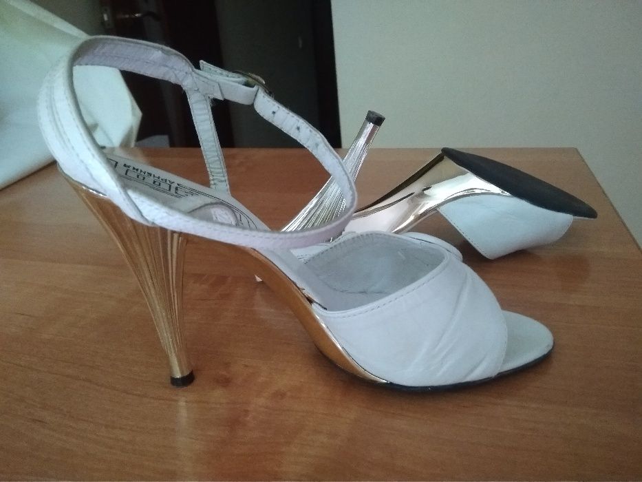 Босоножки натуральная кожа белые