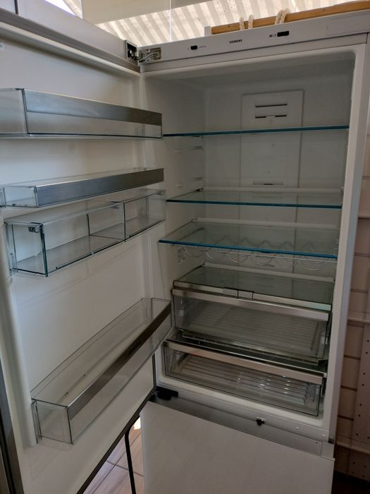 Frigider cu congelator Siemens KG49NSW30 – Stare impecabilă, 12 luni garanție