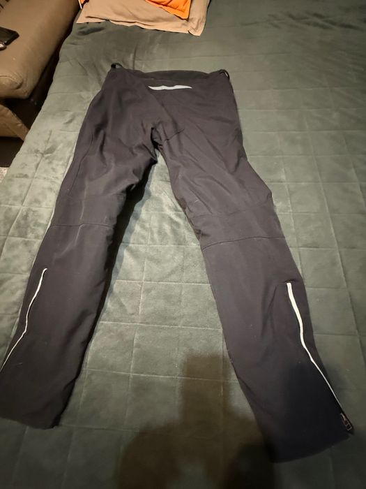 Продавам Мото панталон Dainese