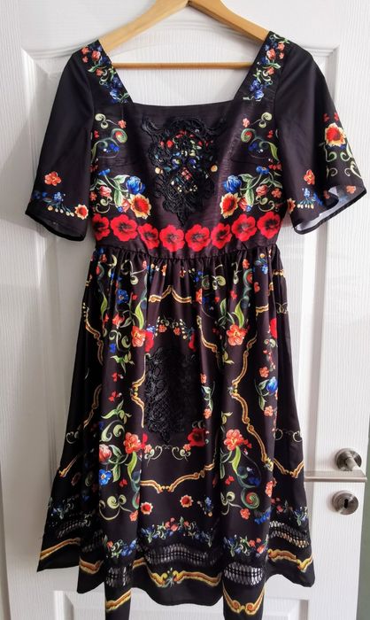 Rochie neagra cu broderie