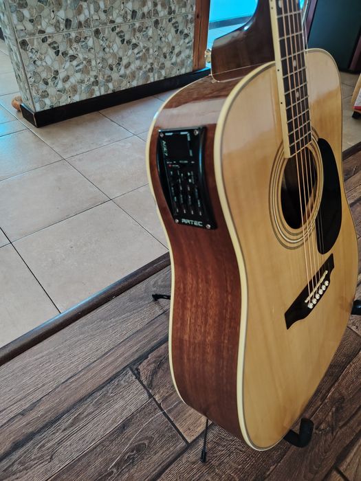 Vând sau schimb chitară electroacustică