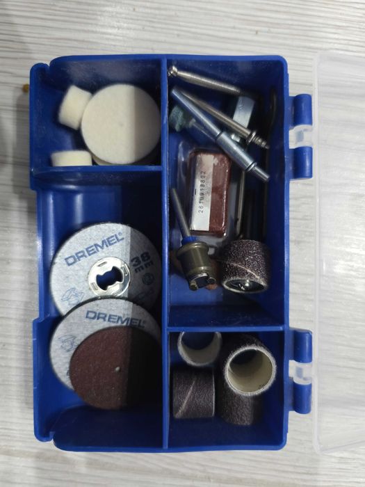 DREMEL 3000-1/25 Rotary Multi Tool Kit, Variable Speed, 130 W