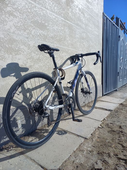 EREC M700 - Бюджетный шоссейник