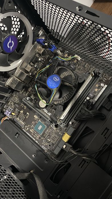 PC Intel Core I3 7100 4.00Ghz,4Gb ram Corsair DDR4,Njoy600W.