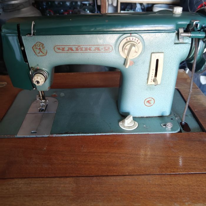 Продам швейную машинку чайка