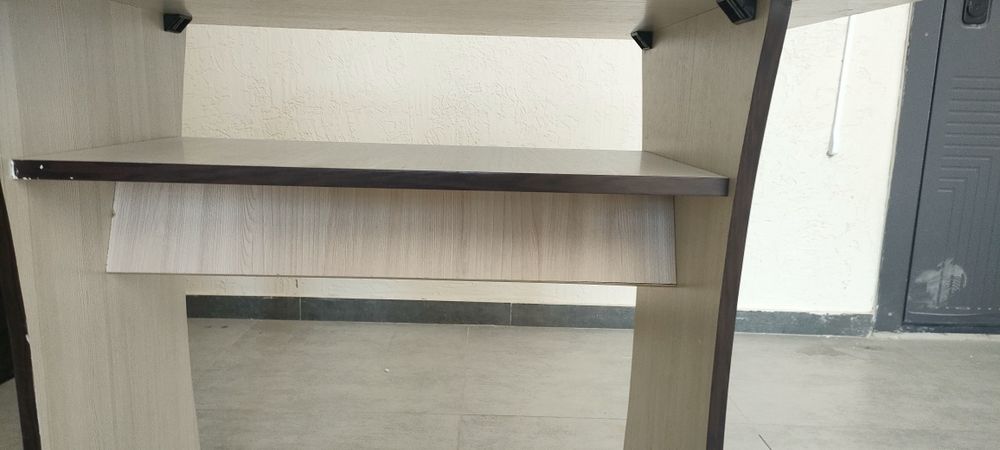 Хороший стол для детей/учебы