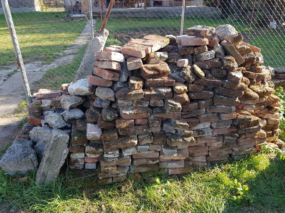 Vănd cărămizi din demolări 100 lei toate