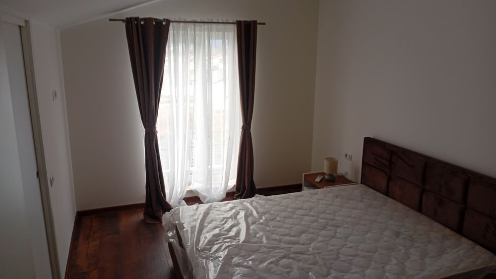 Închiriez apartament 3 camere(penthouse)