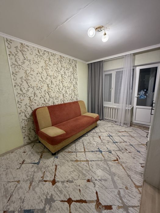 Продам диван срочно 3500 срочно .