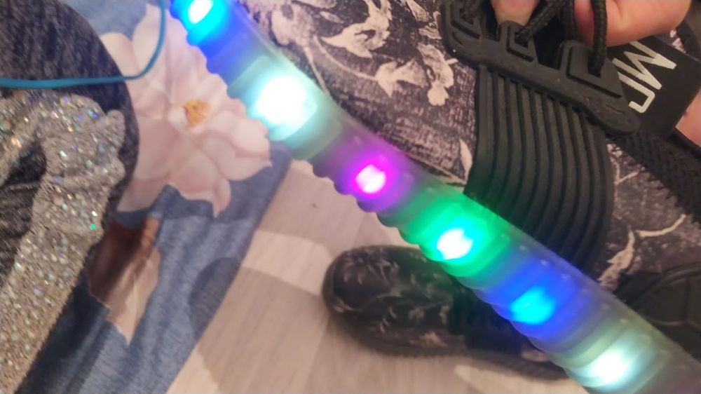 Новые горящие кросовки 36 размер очень красывые