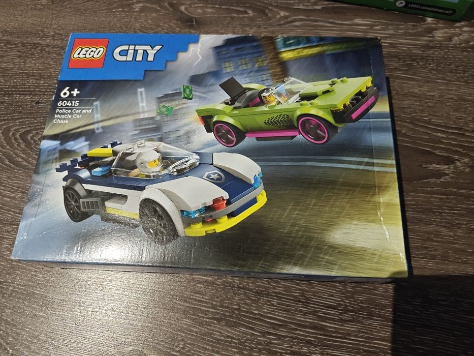 Set de constructie LEGO City - Urmarire cu masina de politie si masina puternica 60415, 213 piese, Jucarii pentru Baieti si Fete de 6+ ani, Sigilat